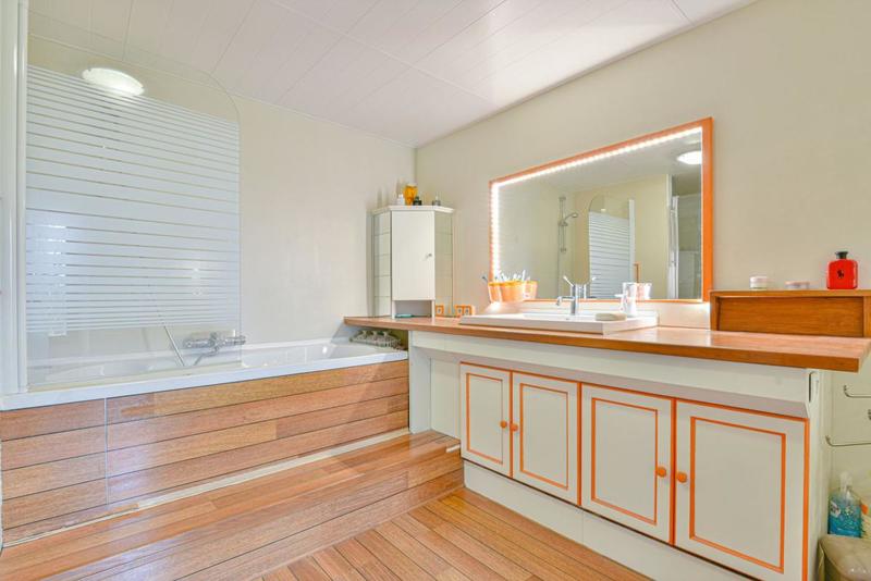 Maison - 224 m² - 8 pièces