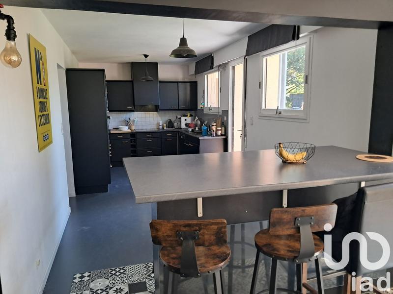 Maison - 240 m² - 6 pièces