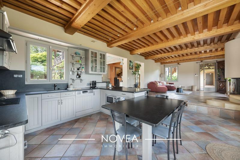 Maison - 220 m² - 9 pièces