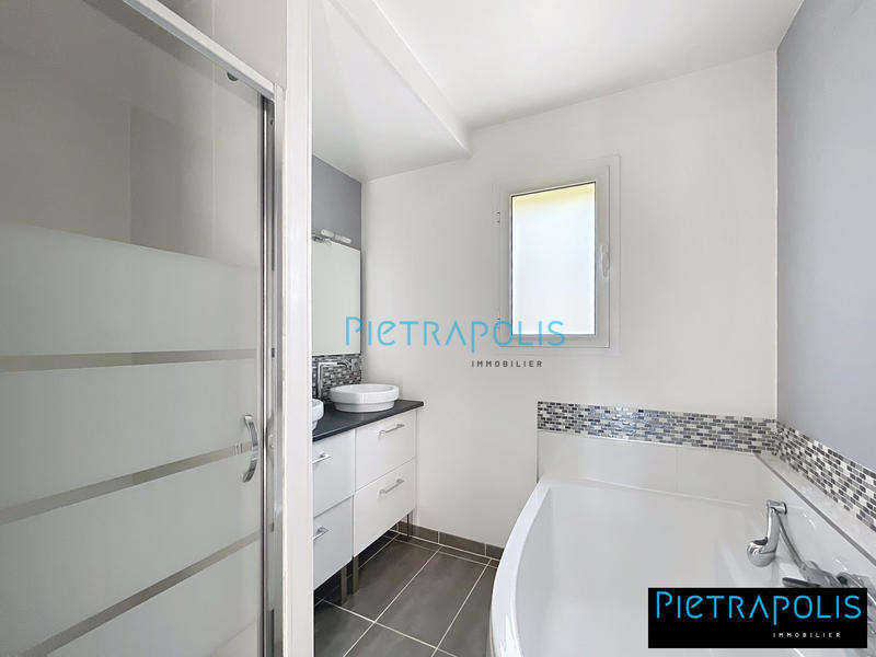 Villa - 222 m² - 6 pièces