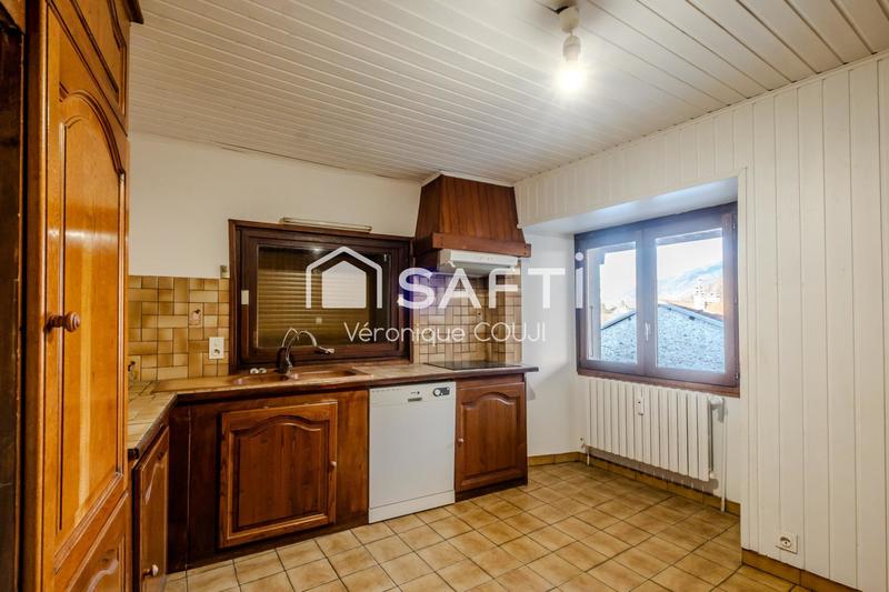 Maison - 230 m² - 9 pièces
