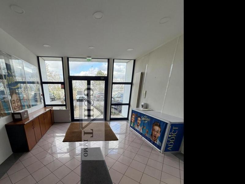 Entrepôt - 1 990 m²