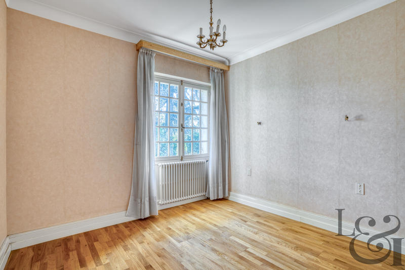 Maison - 330 m² - 9 pièces