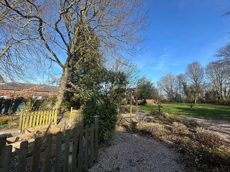 Maison - 265 m² - 12 pièces