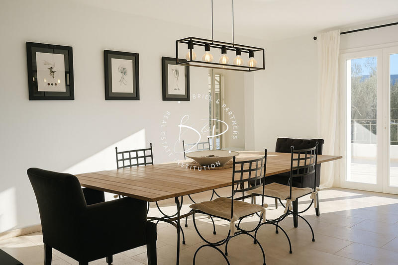 Maison - 331 m² - 8 pièces