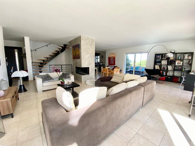 Maison - 200 m² - 6 pièces