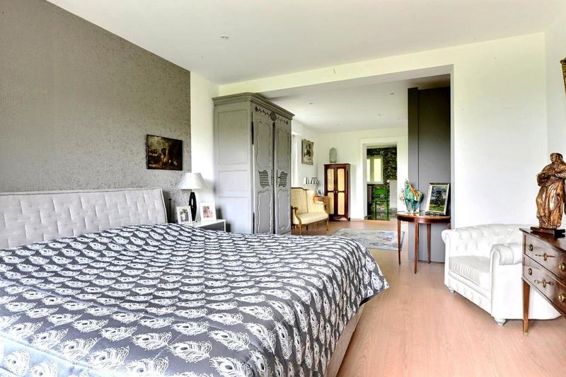 Maison - 250 m² - 10 pièces