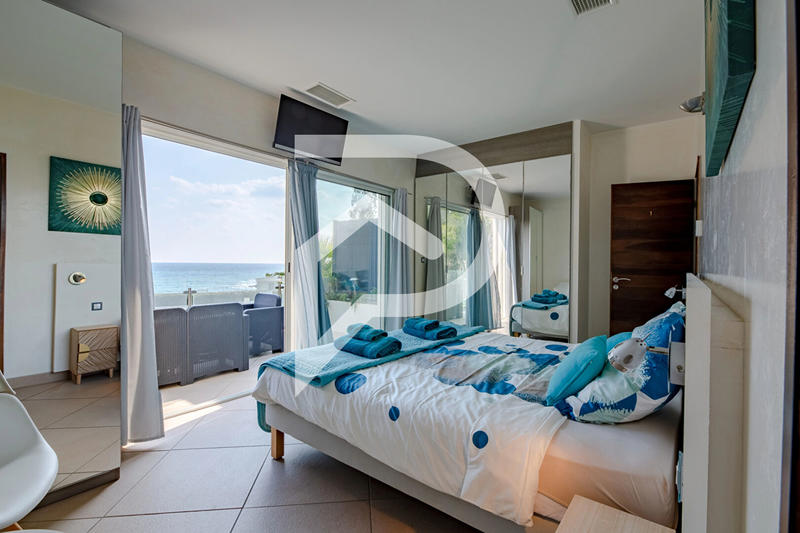 Maison - 308 m² - 11 pièces