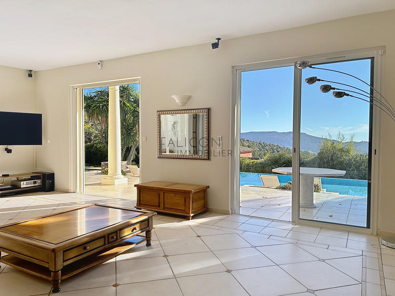 Villa - 200 m² - 6 pièces