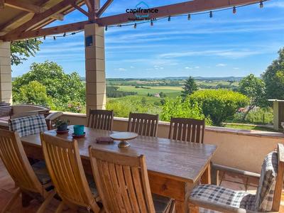 Propriété - 190 m² - 8 pièces