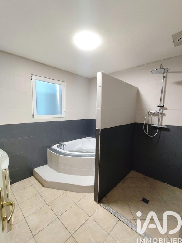 Maison - 97 m² - 5 pièces