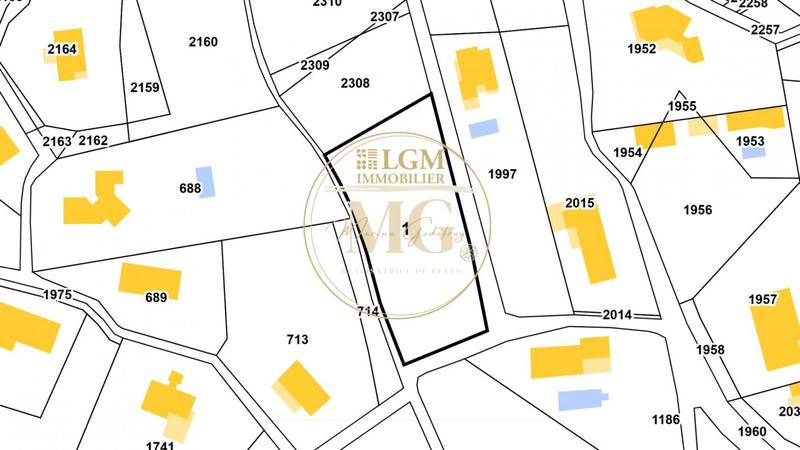 Terrain constructible - 1 900 m²