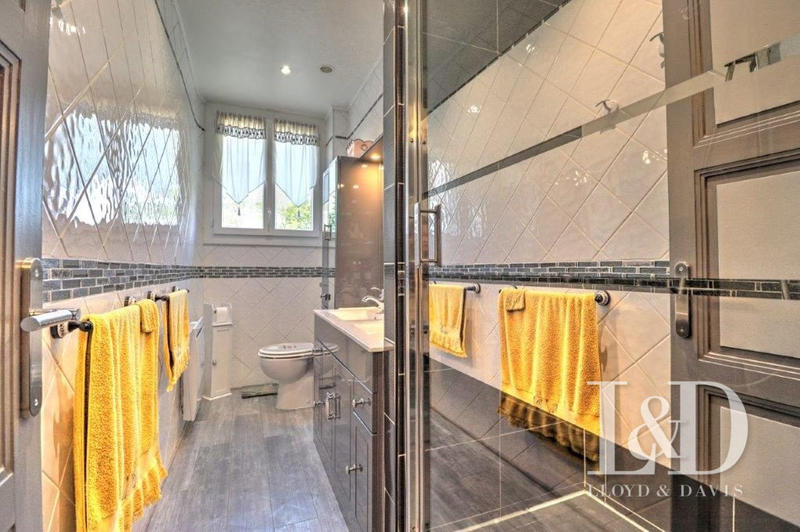 Maison - 212 m² - 8 pièces