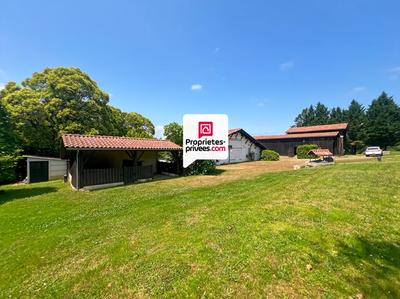 Maison - 382 m² - 18 pièces