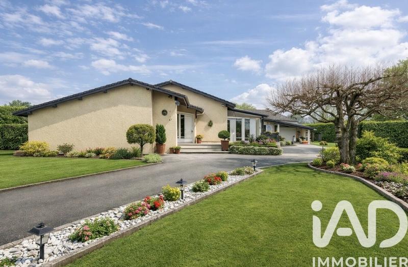 Maison - 180 m² - 9 pièces