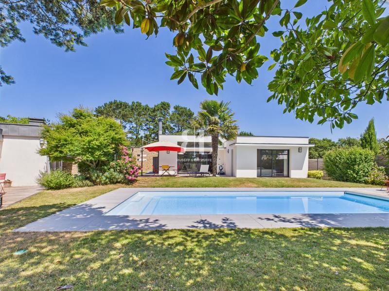 Maison - 251 m² - 8 pièces