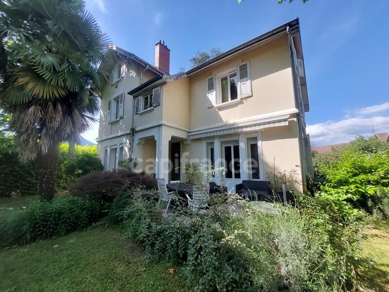 Maison bourgeoise - 252 m² - 8 pièces