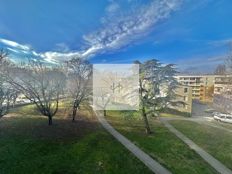 Appartement - 76 m² - 6 pièces