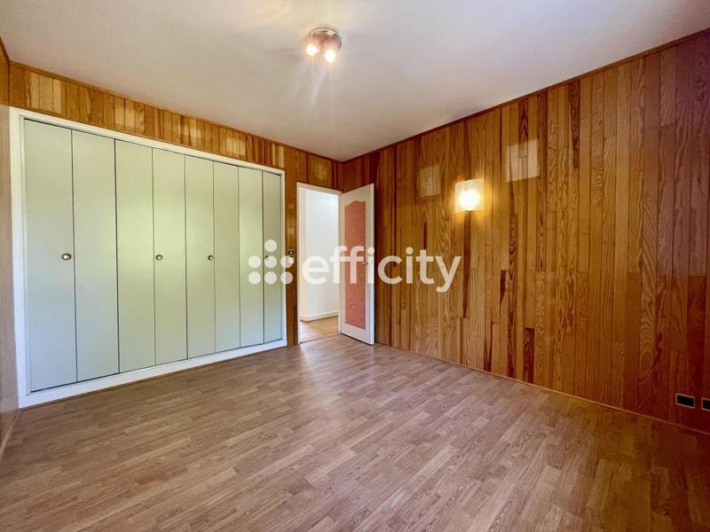 Maison - 228 m² - 9 pièces