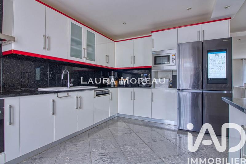 Maison - 163 m² - 8 pièces