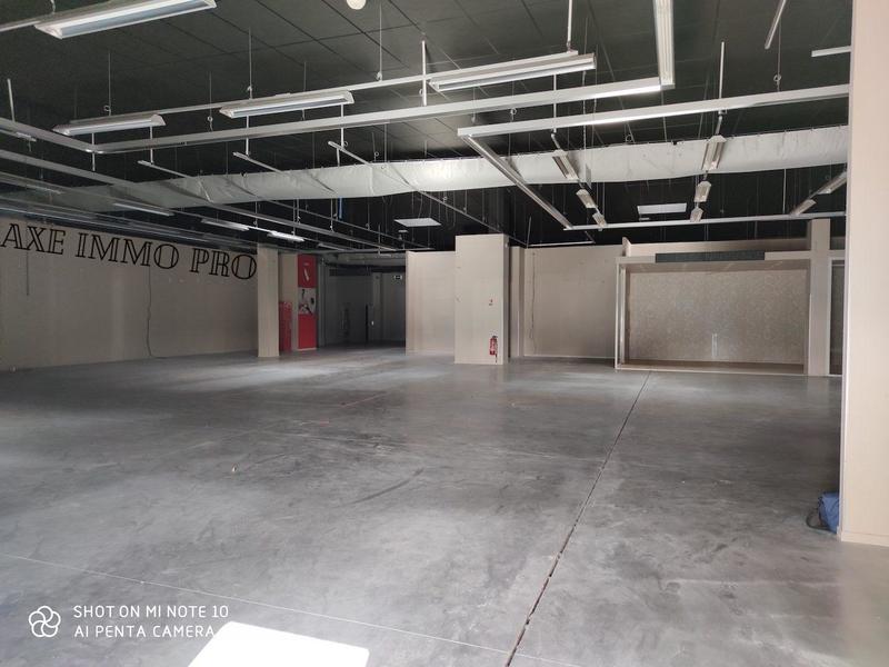 Local commercial - 1 854 m² - 5 pièces