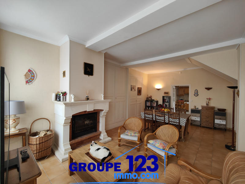 Maison - 205 m² - 9 pièces