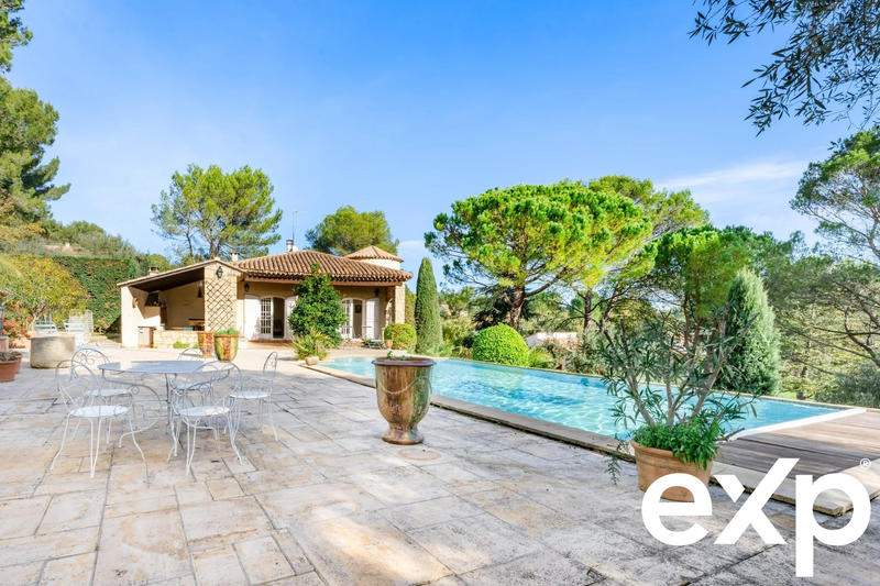 Maison - 195 m² - 8 pièces