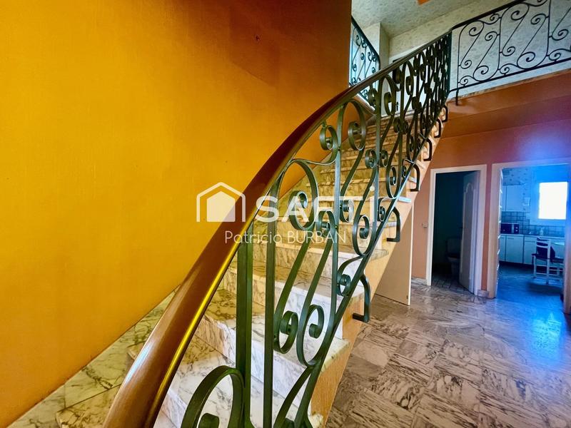 Maison - 236 m² - 8 pièces