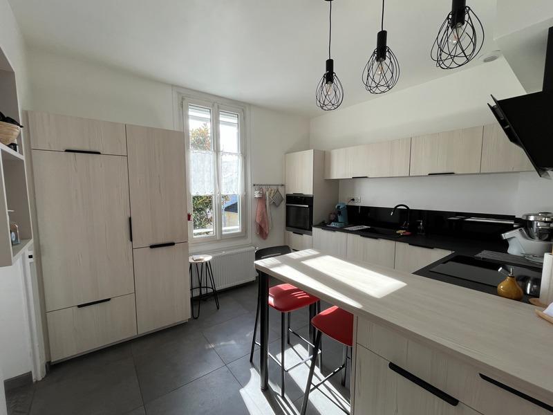 Maison - 90 m² - 5 pièces