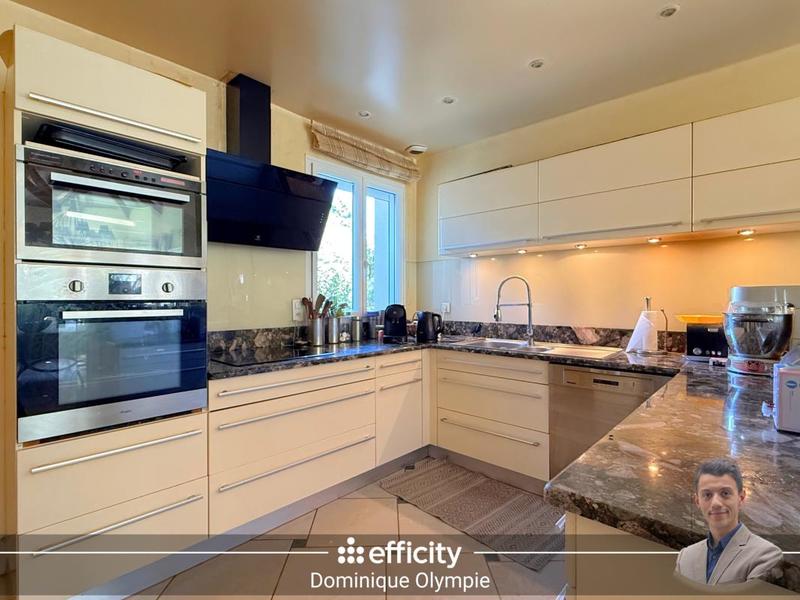 Maison - 155 m² - 8 pièces