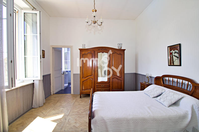 Maison - 201 m² - 6 pièces