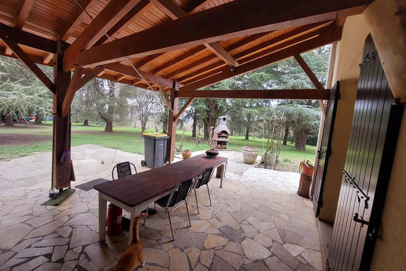 Maison - 220 m² - 7 pièces