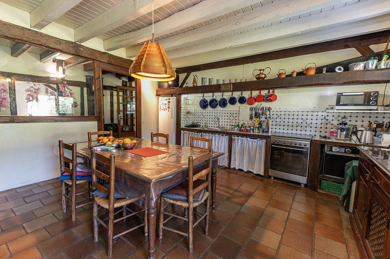 Maison - 587 m² - 16 pièces