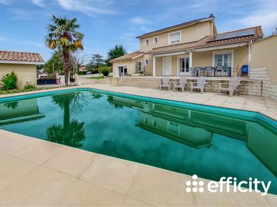 Maison - 186 m² - 8 pièces