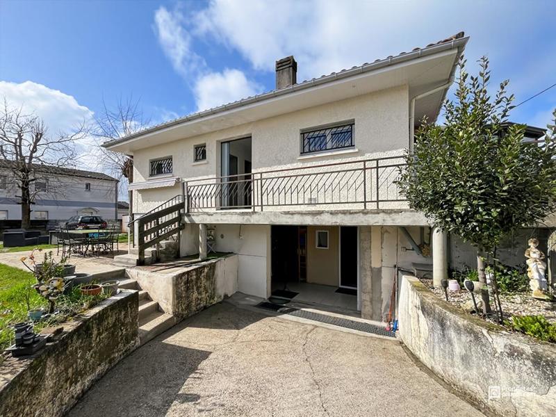 Maison - 200 m² - 9 pièces