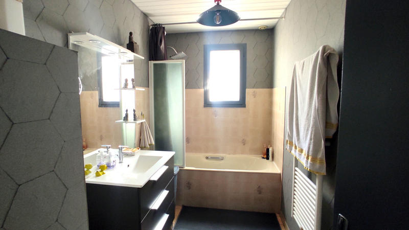 Maison - 238 m² - 7 pièces