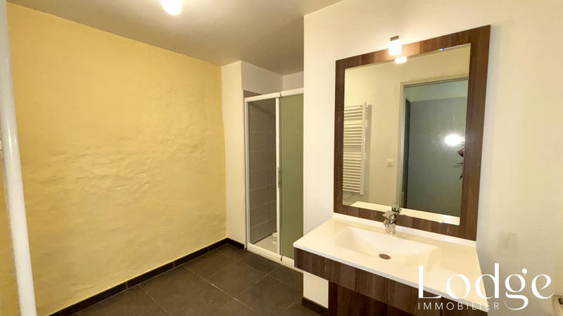 Appartement - 82 m² - 2 pièces