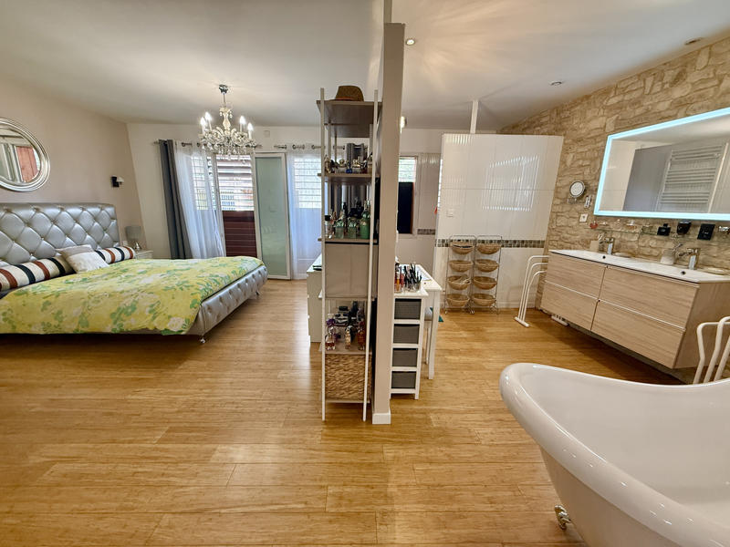 Maison - 300 m² - 5 pièces