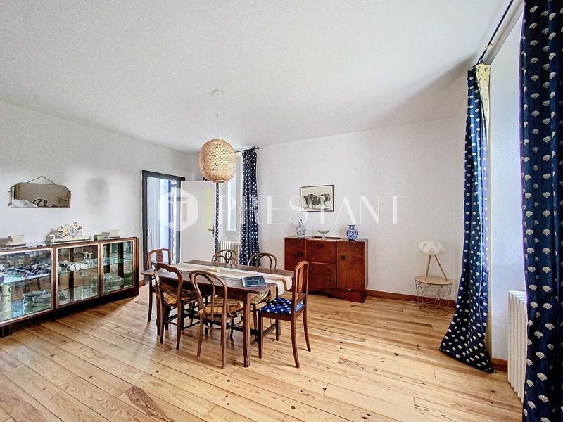 Maison - 223 m² - 6 pièces