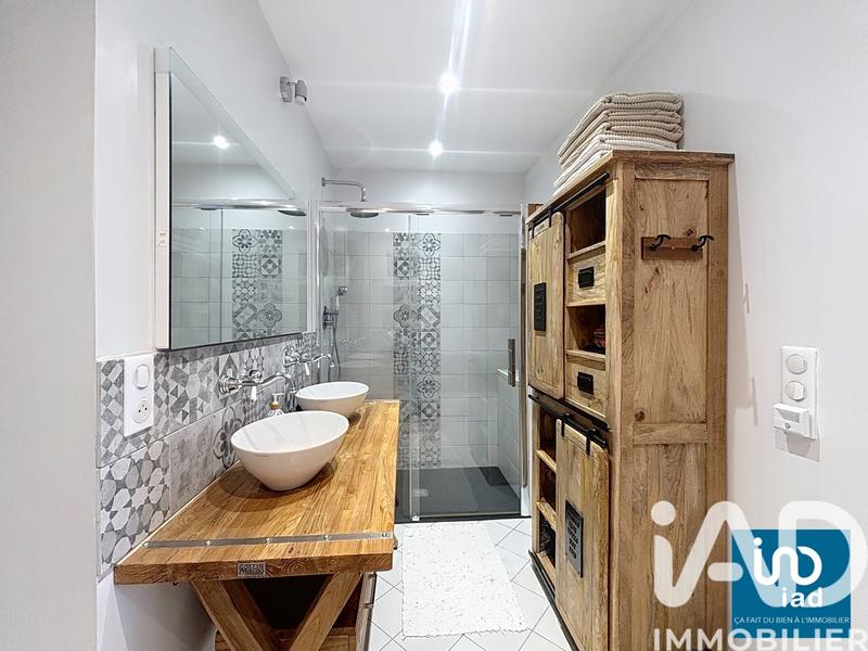 Maison - 220 m² - 10 pièces