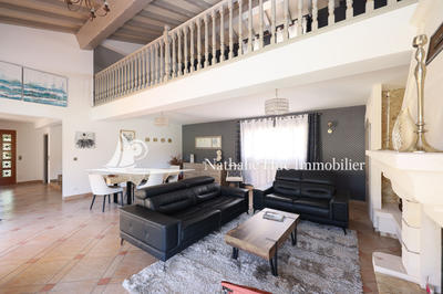 Propriété - 276 m²