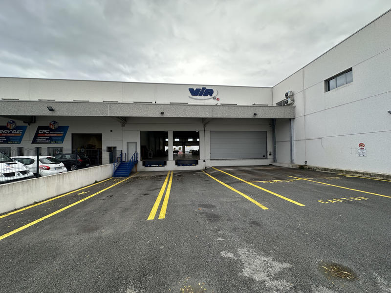 Local d'activités - 880 m²