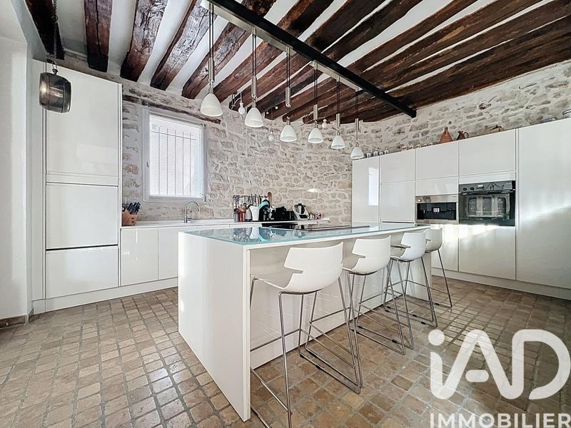 Maison - 220 m² - 8 pièces