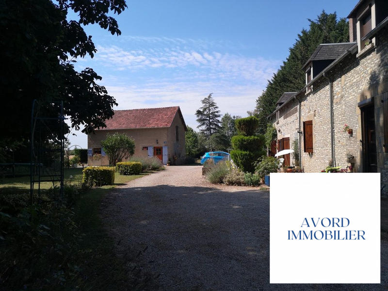 Maison - 285 m² - 9 pièces