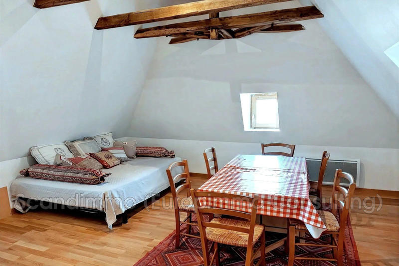 Maison - 212 m² - 8 pièces