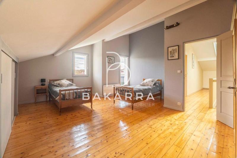 Maison - 184 m² - 6 pièces