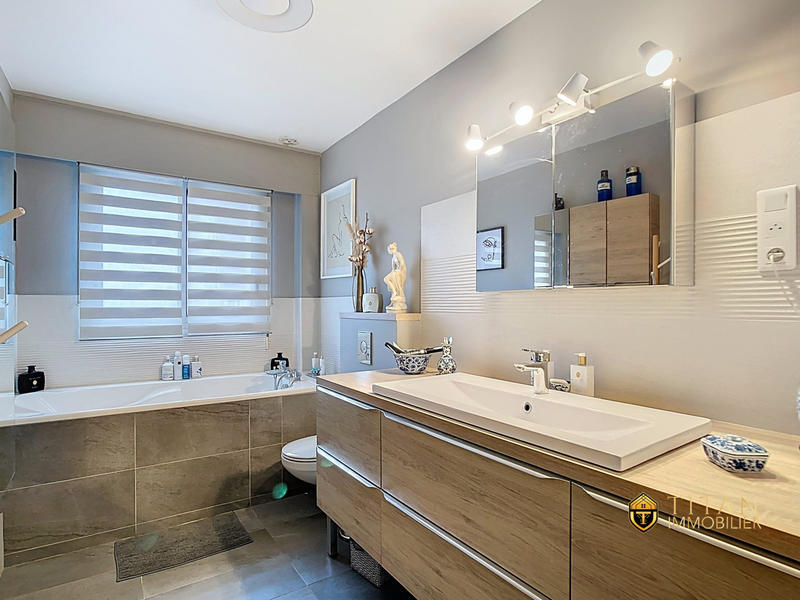 Maison - 189 m² - 8 pièces