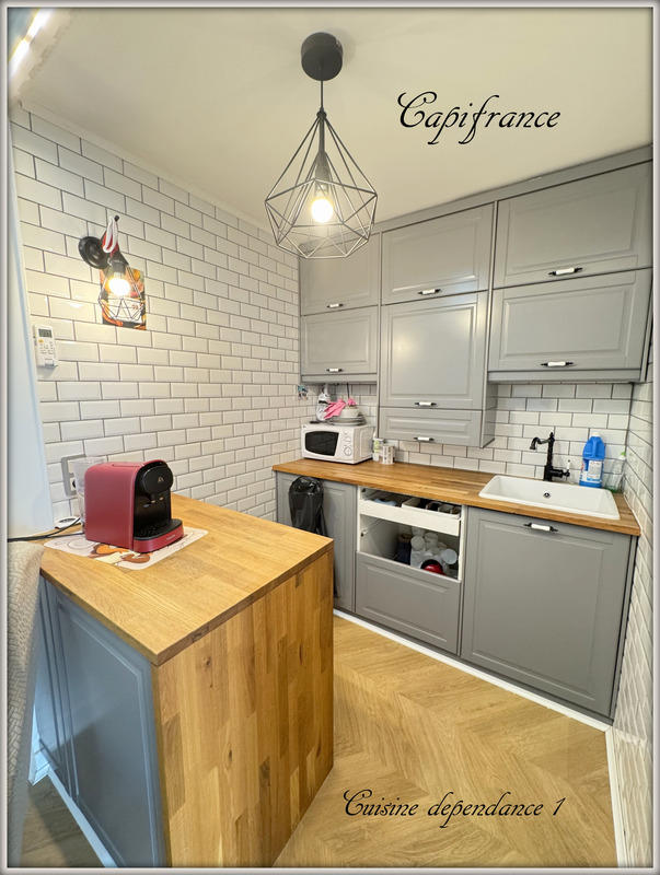 Maison - 305 m² - 8 pièces