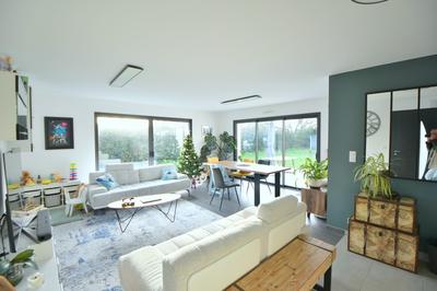 Maison - 93 m² - 4 pièces