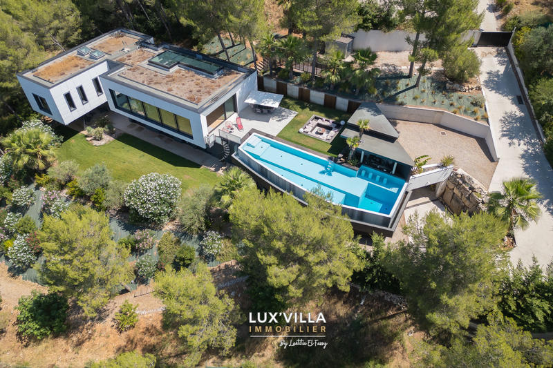 Villa - 397 m² - 10 pièces